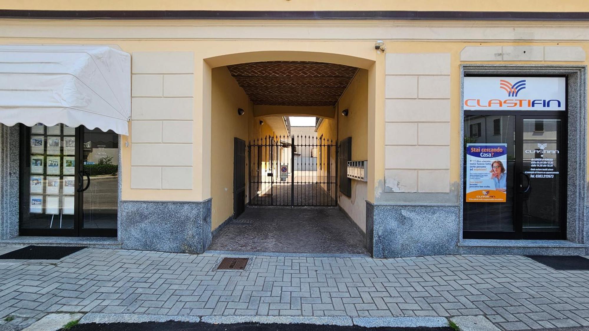 Casa Oltrepo Fresco Centrale Ma Silenzioso Parcheggio Interno Casteggio Exterior foto